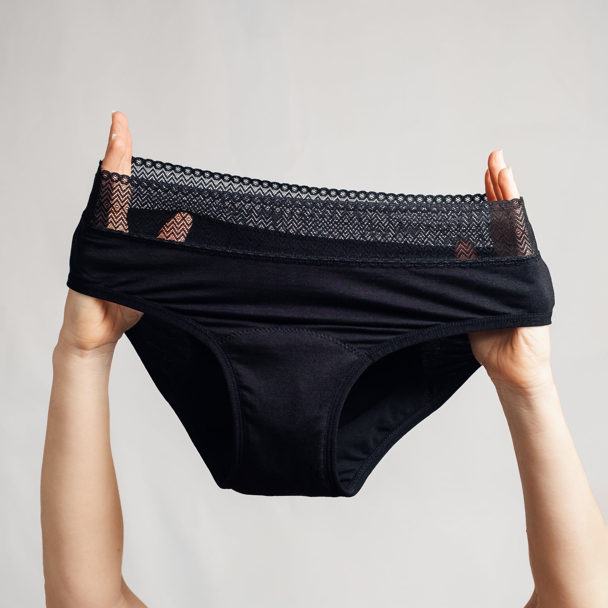 ulotte menstruelle L’Intemporelle – coupe classique, en coton, dentelle fine, absorption moyenne, idéale au quotidien