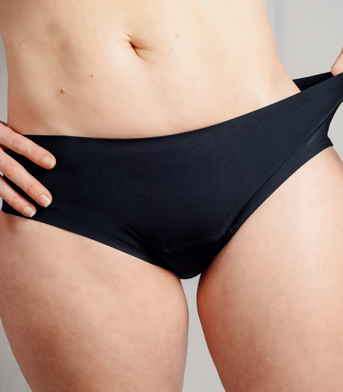 Culotte_Menstruelle l'invisible - détails de la matière, fine, discrète, simple et efficace. Flux léger à modéré